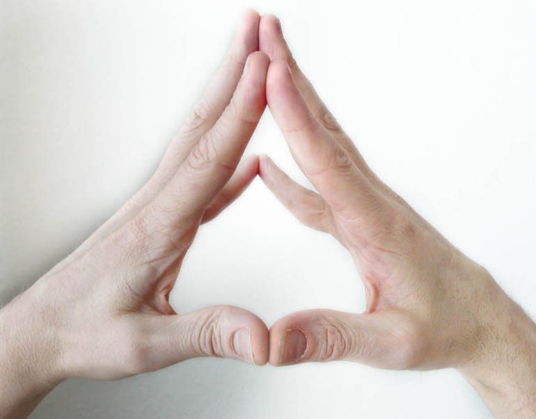 Distanziamento sociale? Lo Yoga per benessere non solo fisico continua