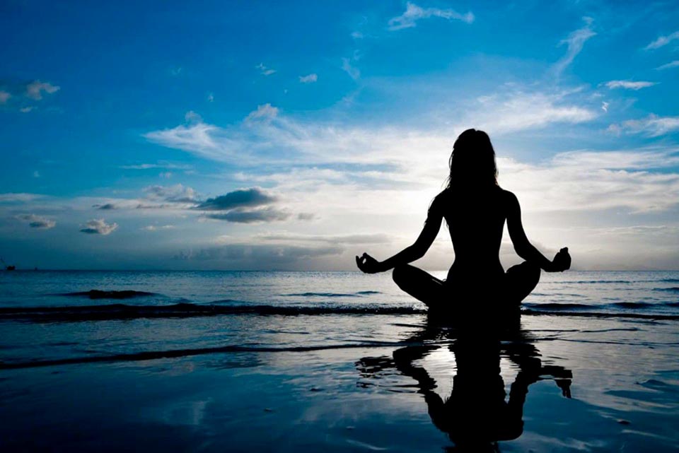 In Casa? Yoga per Benessere non  Solo Fisico – Si Continua