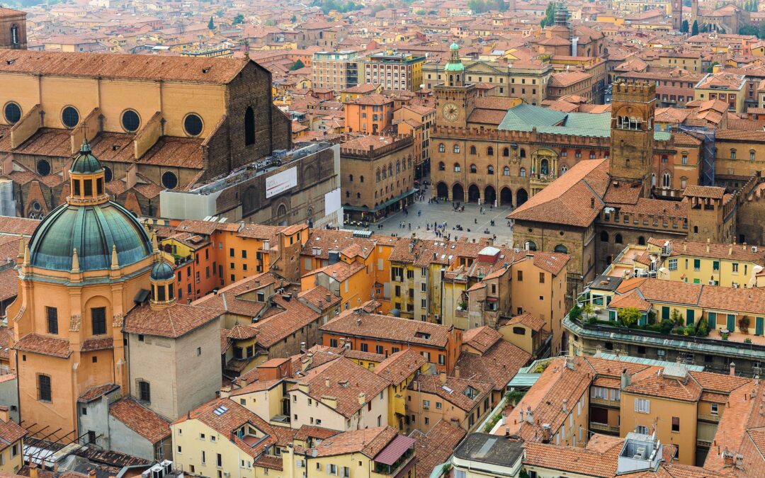 A Bologna riaprono la Torre Asinelli ed eXtraBo di Piazza Nettuno