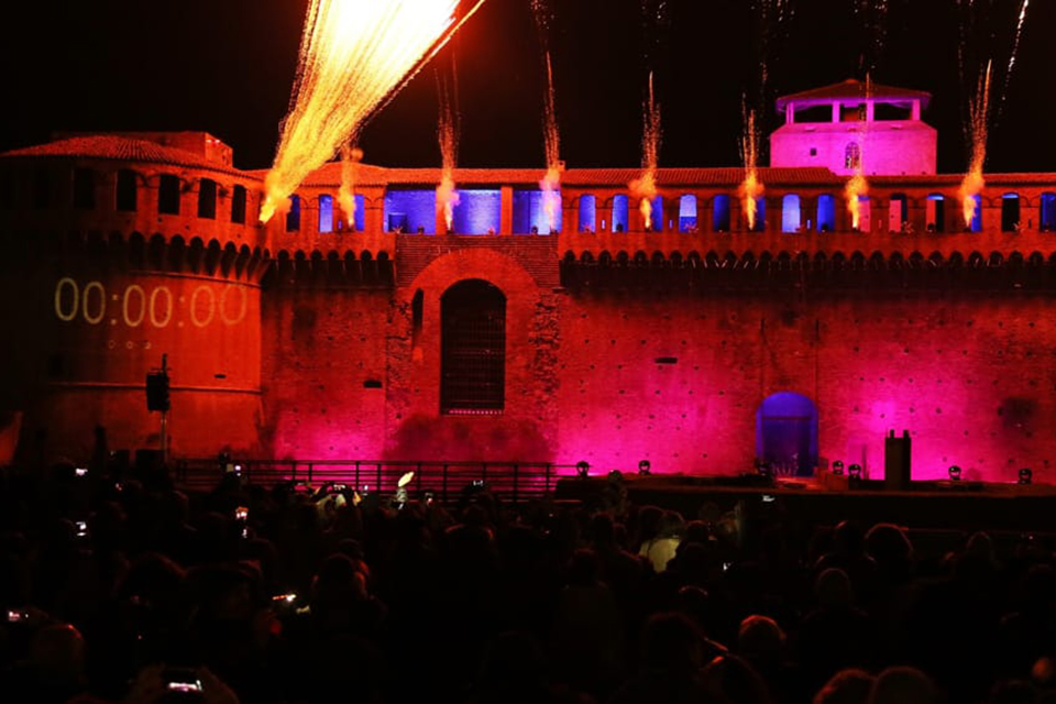 Imola, risparmiare per Capodanno e sostenere la cultura