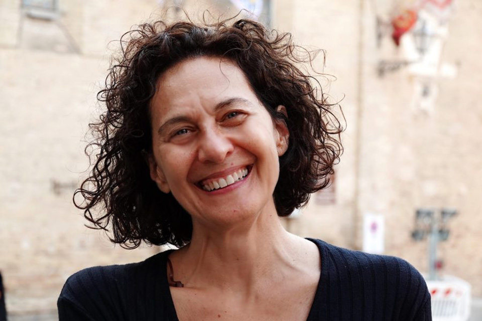 Isabella Carloni, Le irriverenti