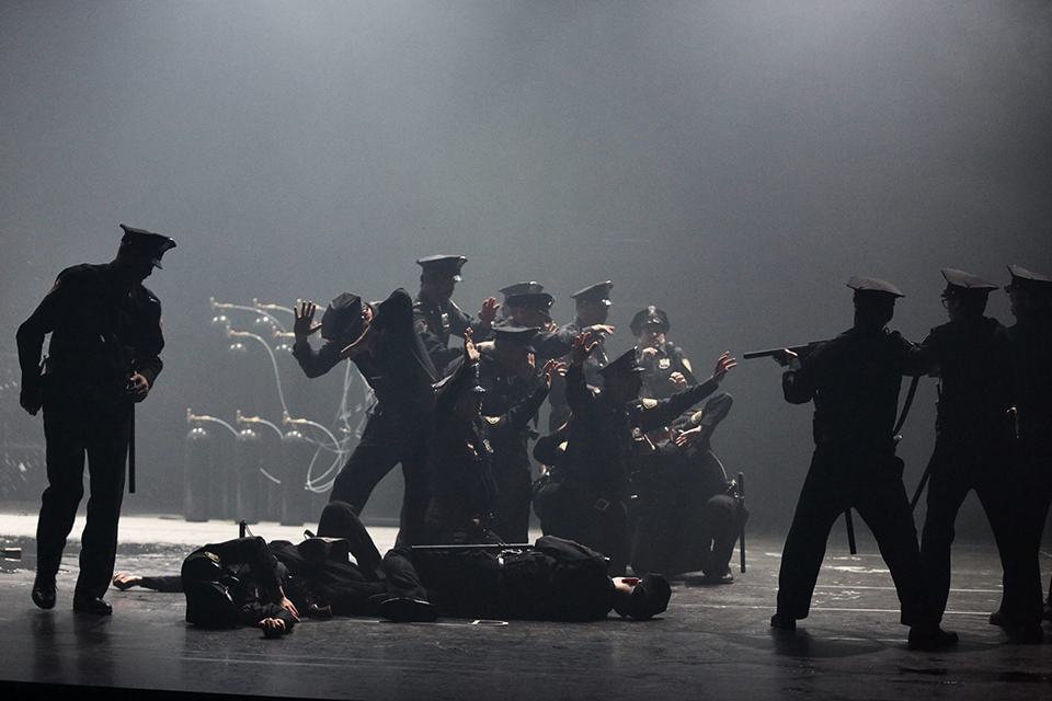 Bros, spettacolo teatrale