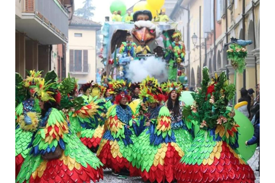 Sfilata di carri al Carnevale di Pieve di Cento