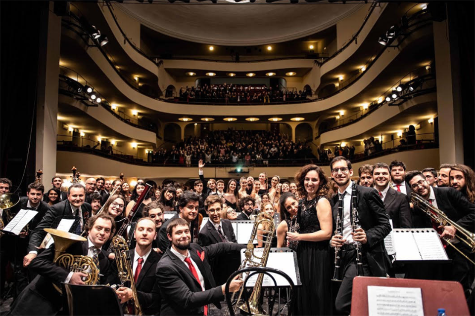 Bollicine con l’Orchestra Senzaspine